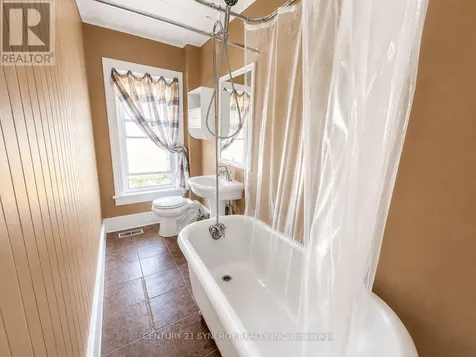 164 Chambers Street Smiths Falls ON K7A 2Z4