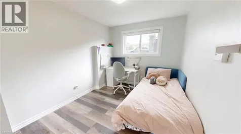 15 Jacksway Crescent London ON N5X 3T8