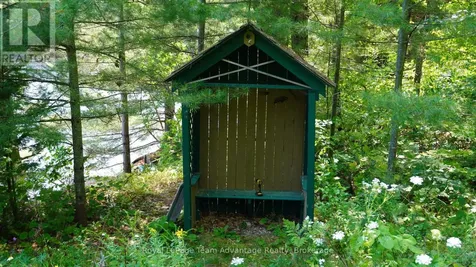 25 Peninsula Shore Road East Mcdougall ON P2A 2W9