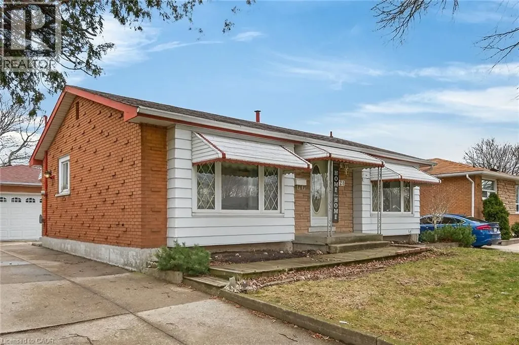 21 Bluebird Avenue Hamilton ON L9A 3W4