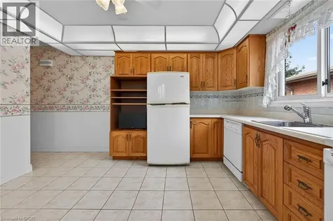 21 Bluebird Avenue Hamilton ON L9A 3W4