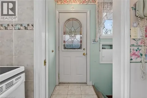 21 Bluebird Avenue Hamilton ON L9A 3W4