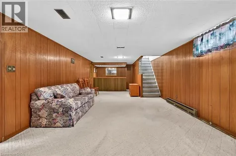 21 Bluebird Avenue Hamilton ON L9A 3W4