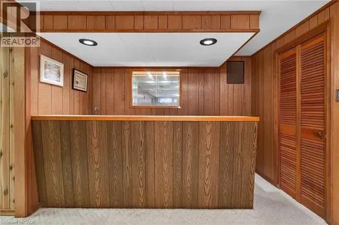 21 Bluebird Avenue Hamilton ON L9A 3W4