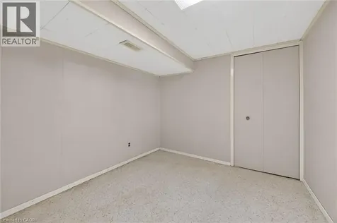 21 Bluebird Avenue Hamilton ON L9A 3W4