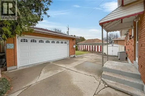 21 Bluebird Avenue Hamilton ON L9A 3W4