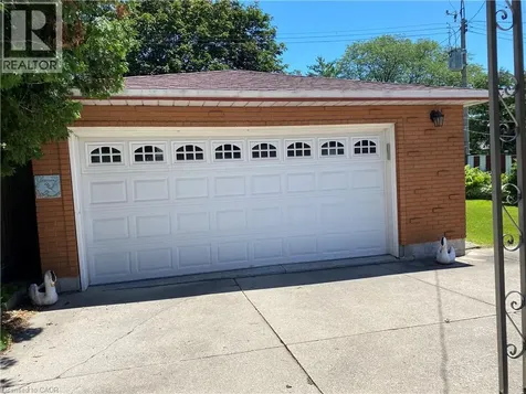 21 Bluebird Avenue Hamilton ON L9A 3W4