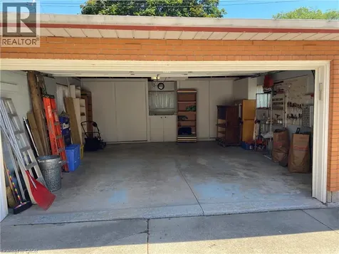 21 Bluebird Avenue Hamilton ON L9A 3W4