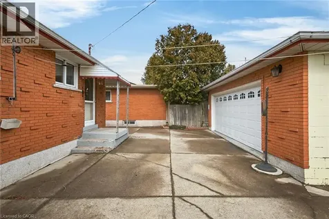 21 Bluebird Avenue Hamilton ON L9A 3W4