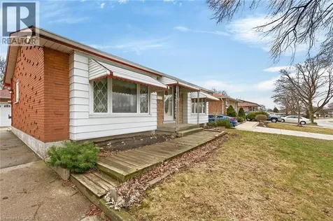 21 Bluebird Avenue Hamilton ON L9A 3W4