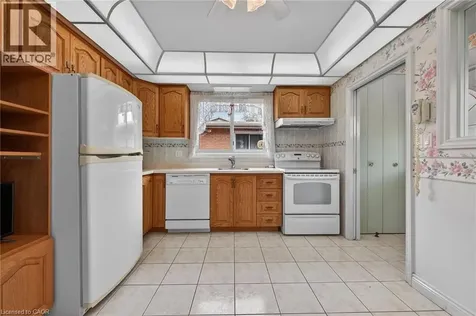21 Bluebird Avenue Hamilton ON L9A 3W4
