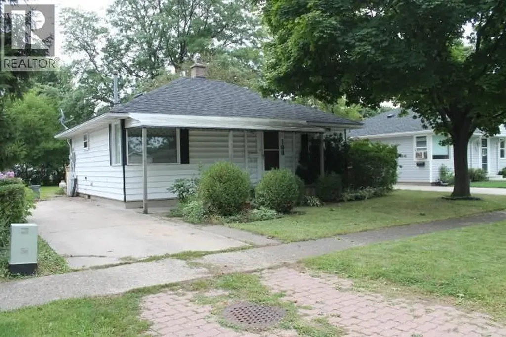 108 Chestnut Avenue Sarnia ON N7T 4L8