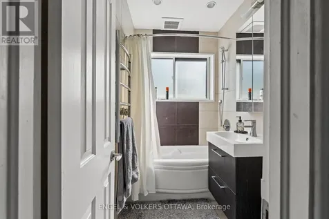 1372 Ridgedale Street Ottawa ON K1T 1C5