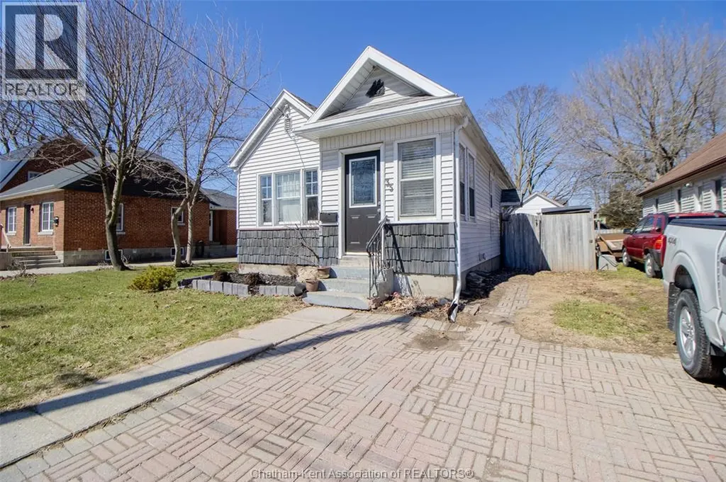 35 Alexandra Avenue Chatham ON N7M 1X9