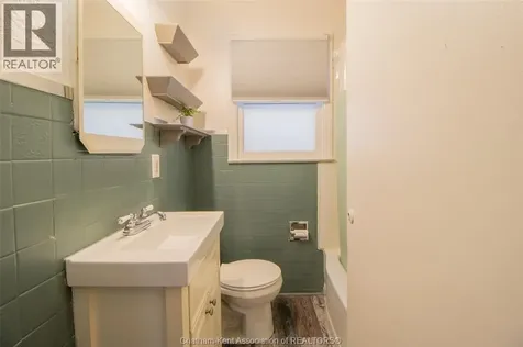 35 Alexandra Avenue Chatham ON N7M 1X9