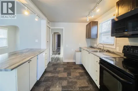 35 Alexandra Avenue Chatham ON N7M 1X9