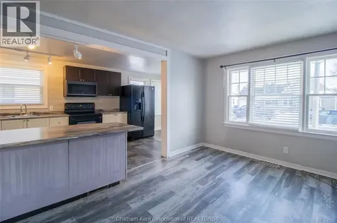 35 Alexandra Avenue Chatham ON N7M 1X9