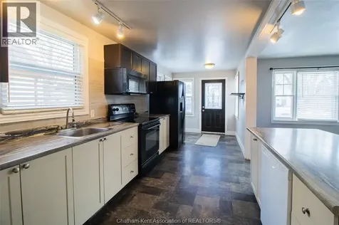 35 Alexandra Avenue Chatham ON N7M 1X9