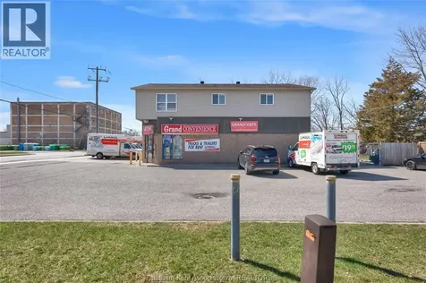 297 Grand Avenue East Chatham ON N7L 1W8