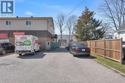 297 Grand Avenue East Chatham ON N7L 1W8