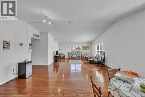 297 Grand Avenue East Chatham ON N7L 1W8