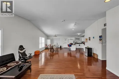 297 Grand Avenue East Chatham ON N7L 1W8