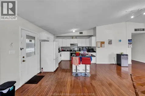 297 Grand Avenue East Chatham ON N7L 1W8