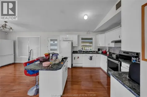297 Grand Avenue East Chatham ON N7L 1W8