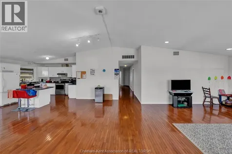 297 Grand Avenue East Chatham ON N7L 1W8