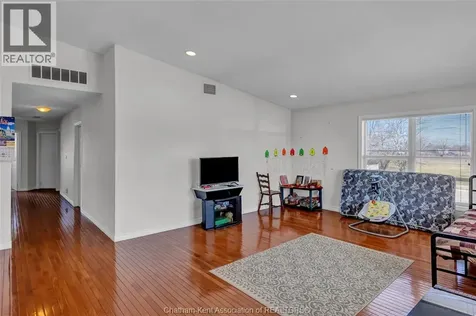 297 Grand Avenue East Chatham ON N7L 1W8