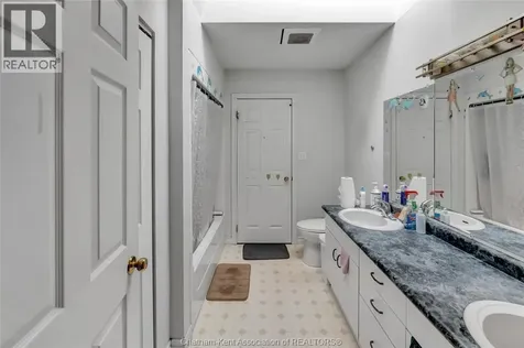 297 Grand Avenue East Chatham ON N7L 1W8