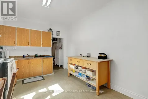 199 Henderson Avenue Ottawa ON K1N 7P7
