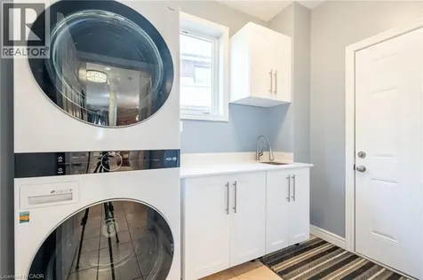 24 Edgecroft Crescent Stoney Creek ON L8J 3Y6