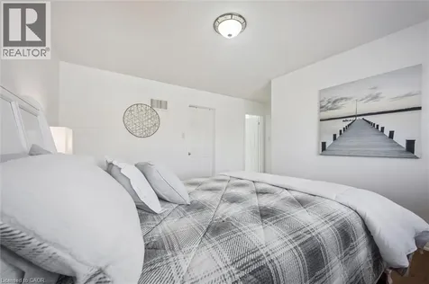 5147 Ravine Crescent Burlington ON L7L 6N3
