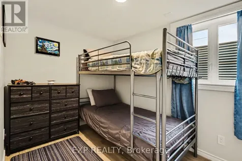 2 Folkstone Court Ottawa ON K1B 4J9