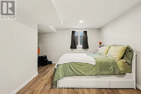 2 Folkstone Court Ottawa ON K1B 4J9