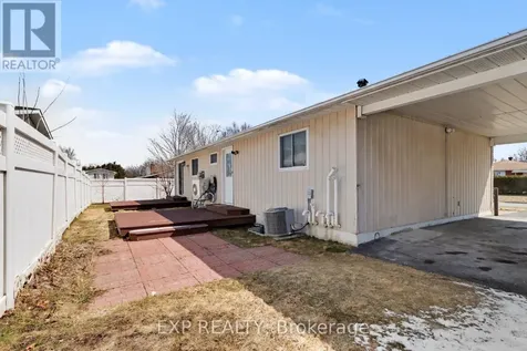 2 Folkstone Court Ottawa ON K1B 4J9