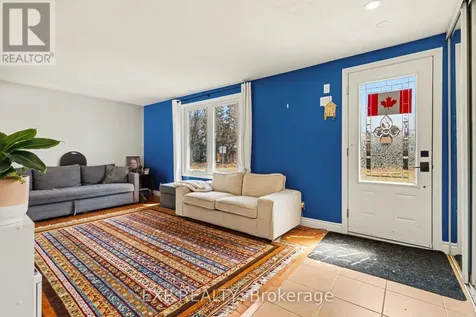 2 Folkstone Court Ottawa ON K1B 4J9
