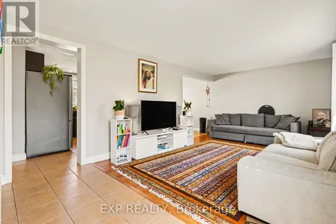 2 Folkstone Court Ottawa ON K1B 4J9