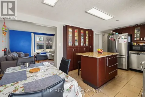 2 Folkstone Court Ottawa ON K1B 4J9