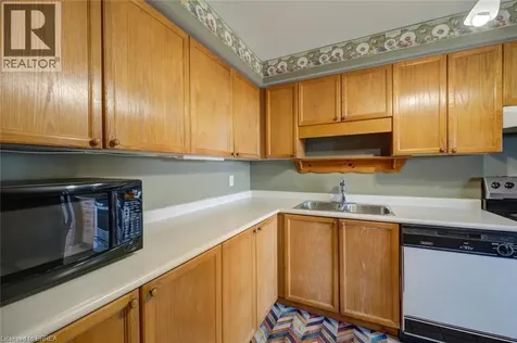9 Bonheur Court Brantford ON N3P 1Z5