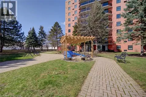 9 Bonheur Court Brantford ON N3P 1Z5