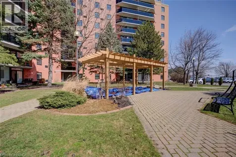 9 Bonheur Court Brantford ON N3P 1Z5
