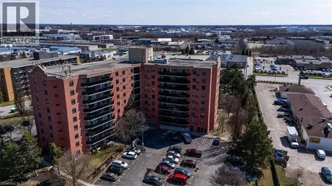 9 Bonheur Court Brantford ON N3P 1Z5