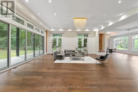 15 Glenview Heights Lane King ON L3Y 4V9