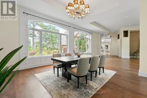 15 Glenview Heights Lane King ON L3Y 4V9