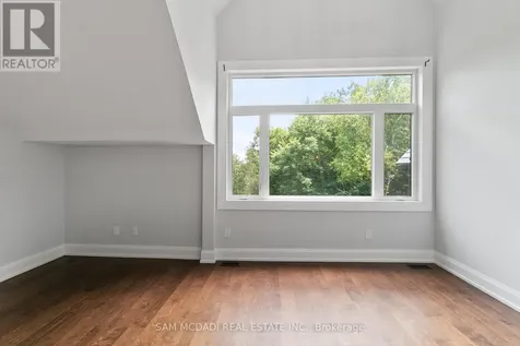 15 Glenview Heights Lane King ON L3Y 4V9
