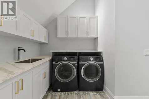 15 Glenview Heights Lane King ON L3Y 4V9