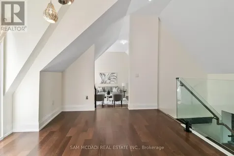 15 Glenview Heights Lane King ON L3Y 4V9