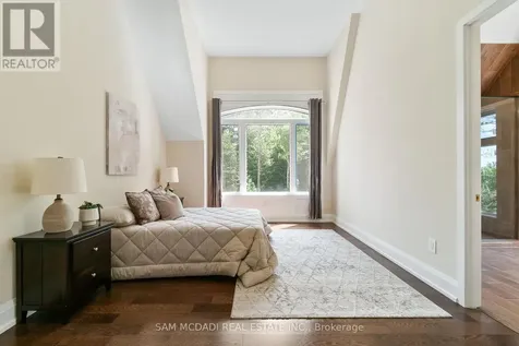 15 Glenview Heights Lane King ON L3Y 4V9